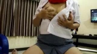 Una studentessa araba vuole farsi scopare per bene