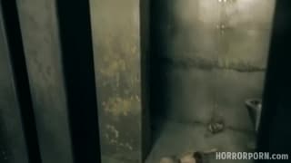 Porno horror su donne che scopano intrappolate in un sotterraneo