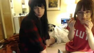 Due amiche trans che amano emozionarsi insieme Due amiche trans che amano emozionarsi insieme