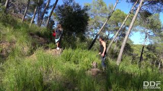 La bella Briana Banderas si fa scopare in campeggio