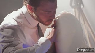 La musa Adriana Chechik sospesa per farsi scopare