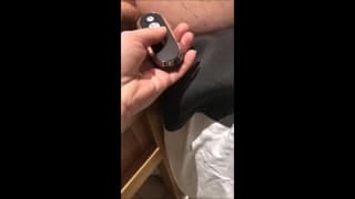 Questa coppia gay usa un macchinario per divertirsi