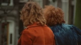 Scene lesbiche, scopate e orge in un porno vintage senza sprechi Scene lesbiche, scopate e orge in un porno vintage senza sprechi