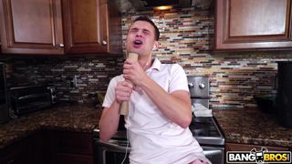 Victoria Cakes ha un culo all'altezza delle sue grosse tette