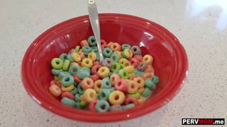 La matrigna Aila glielo succhia a colazione MILF, Pompini, POV 1ma persona, More, Cazzi Enormi, Full HD, Famiglia acquisita