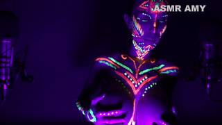 Scena di sesso di notte in un porno ASMR sotto le luci UV