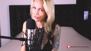 Una milf bionda e sexy registra suoni ASMR eccitanti Una milf bionda e sexy registra suoni ASMR eccitanti