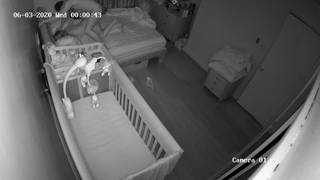 La babysitter lo prende a pecorina