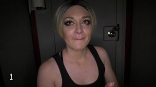 La bionda Gloria visita il gloryhole