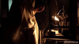 Un mostro scopa la figa della dottoressa