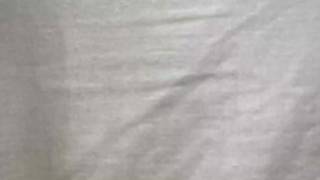 Lelu Love deve massaggiare un cliente in modo molto sensuale.