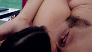 Le lesbiche Kuleana e Payton Preslee scopano come lesbiche