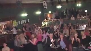 Queste donne amano divertirsi con gli spogliarellisti Queste donne amano divertirsi con gli spogliarellisti