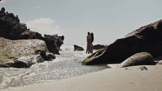 Una coppia di naturisti sulla spiaggia si fanno una chiavata! Una coppia di naturisti sulla spiaggia si fanno una chiavata!