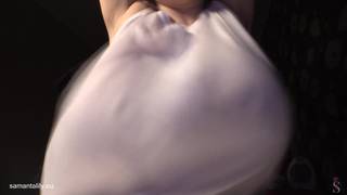 Samanta Lily bagna le sue tette enormi