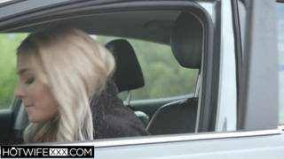 Nikki viene sedotta e scopata da un uomo arrapato