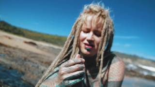 Anuskatzz trova un cazzo nero in riva al mare