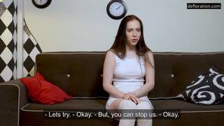 La vergine Daria Kuka vuole diventare la regina del porno