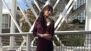 Questa ragazza emo francese mostra le tette in strada Emo - Gotica, Casting Porno, Esibizionismo, Soft, Full HD