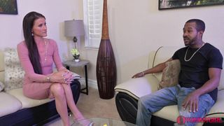 Sofie Marie si gode il cazzo di un uomo nero