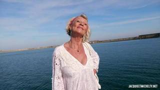 Un trio di sesso con una nonna francese molto vogliosa Un trio di sesso con una nonna francese molto vogliosa