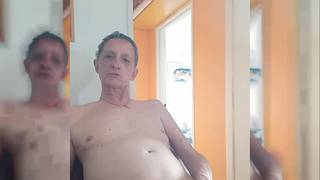 Questo vecchio pervertito tortura il suo cazzo e si filma Questo vecchio pervertito tortura il suo cazzo e si filma