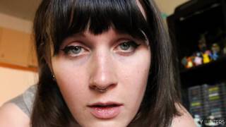 Una bellissima trans mora si masturba il cazzo con un sextoy speciale Una bellissima trans mora si masturba il cazzo con un sextoy speciale