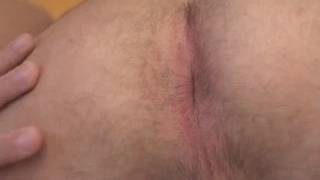 Un ragazzo sexy tocca il suo grosso cazzo per noi Un ragazzo sexy tocca il suo grosso cazzo per noi