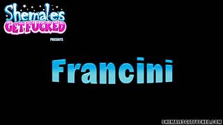 La trans Francine succhia ogni goccia