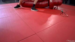 JJ Knight e Grant Ryan scopano profondamente in palestra