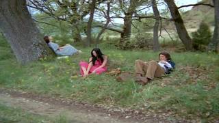 In una grande fattoria francese, le coppie scopano