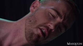 Vitaliy Sens e JP Dubois scopano appassionatamente alle terme