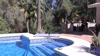 Una donna matura che ama masturbarsi e mostrare le sue tette