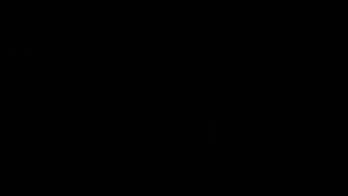 Una bionda sexy succhia il cazzo e lo cavalca