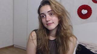 Una ninfomane amatoriale si masturba da sola