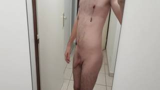 Un uomo gay voglioso si diverte con i suoi sextoy Un uomo gay voglioso si diverte con i suoi sextoy