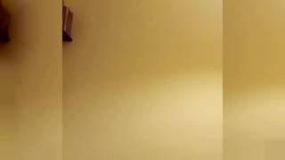 Bel ragazzo si fa una sega al suo enorme uccello..e si beve la sborra Bel ragazzo si fa una sega al suo enorme uccello..e si beve la sborra