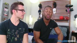 Sesso interrazziale fatto in casa con Dante Monroe e Sam Northman Sesso interrazziale fatto in casa con Dante Monroe e Sam Northman