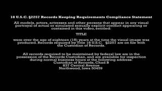 Patrick Raw si spoglia per eccitare il suo amico gay Dale Keeling