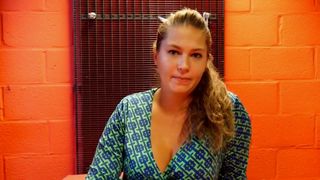 La bella Karin Debuteert di nuovo in un rapporto a tre