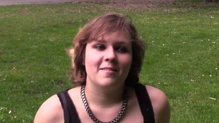 Un triangolo anale con questa culona amatoriale