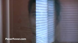 Asiatico gay si masturba nella sauna e gli si drizza bene il cazzo