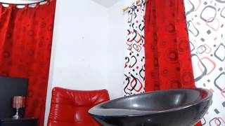 La trans Camila e il suo grande pene vogliono farci salivare La trans Camila e il suo grande pene vogliono farci salivare