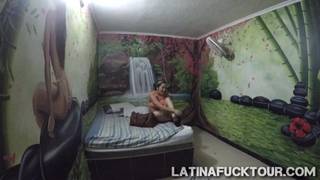 Mamma latina succhia un cazzo prima di essere chiavata Mamma latina succhia un cazzo prima di essere chiavata