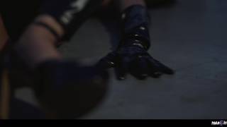 Scena notturna con le lesbiche Avery Black, Nicole e Scarlett