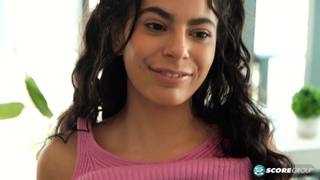 La ragazza carina Angel Gostosa si fa un ditalino nella fica