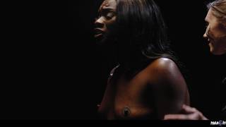 Una bella leccata lesbica tra Ana Foxx e Maya Woulfe