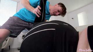 MILF Sydney Paige, mamma sexy, scopa il suo figliastro