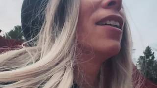 LittleAngel84 va a caccia di un grosso cazzo rigido nella foresta