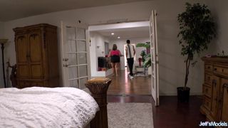 BBW stesa in salotto da un cazzo nero ben dotato